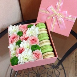 Rose flowers in box