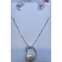 Jewelry Set adorned with Crystals