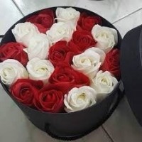 White 18 roses in box
