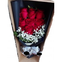 9 red roses flower in box