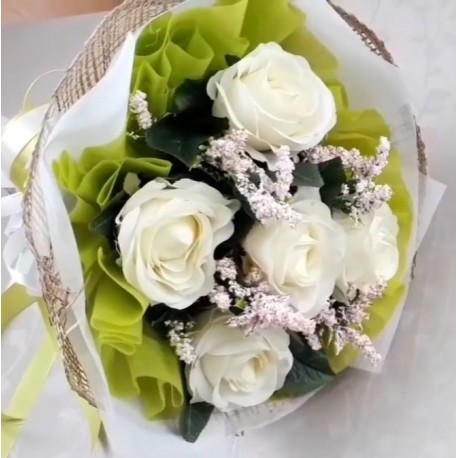 5 White  roses flowers