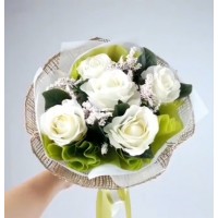 5 White  roses flowers