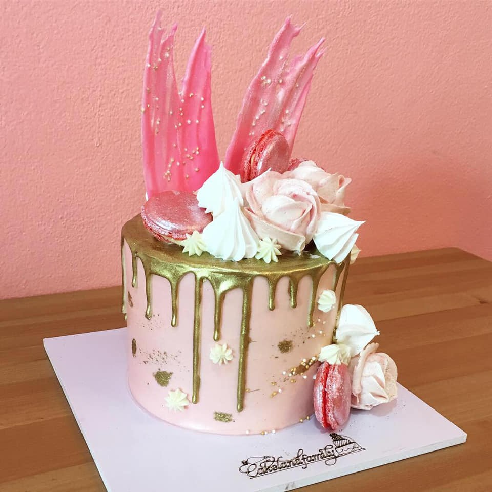 Red Velvet Cake (750 Gm) With Butter Cream Frosting - Houzparty.com
