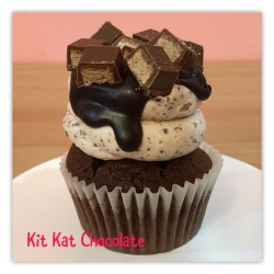capcake kit kit chocolate  set 12 pc (delivery in 2 -3 day)